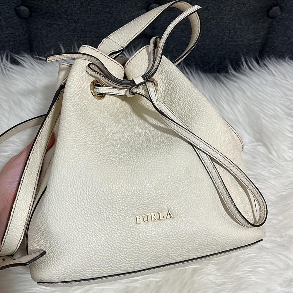 Furla Costanza Drawstring 2-Way Bucket Bag - Picture 3 of 17